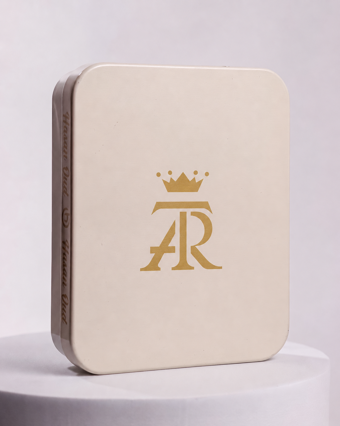 Golden Oud — product photograph 03